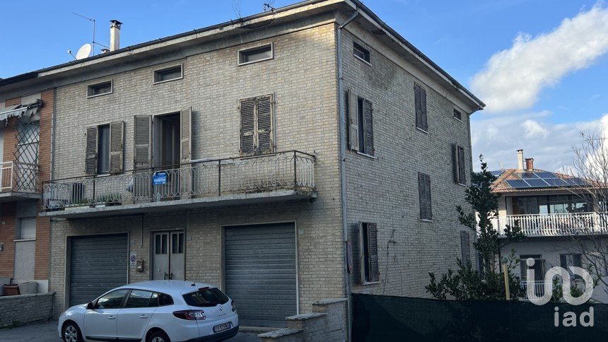 Casa indipendente / Villa 14 locali di 300 m² in Torre San Patrizio (63814)