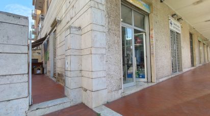 Shop / premises commercial of 64 m² in Roma (00165)