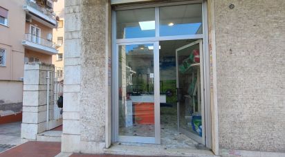 Shop / premises commercial of 64 m² in Roma (00165)