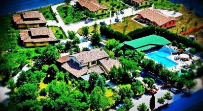 Hotel-ristorante di 2.398 m² in Arcevia (60011)