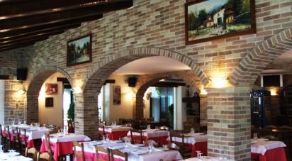 Hotel-ristorante di 2.398 m² in Arcevia (60011)