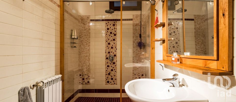 Four-room apartment of 130 m² in Roma (00178)