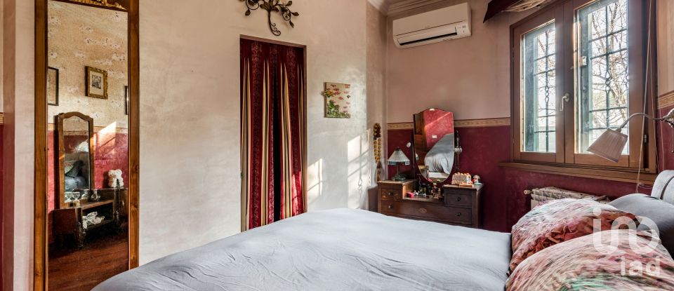 Four-room apartment of 130 m² in Roma (00178)