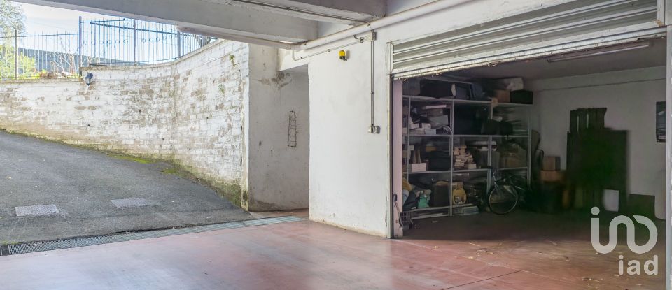 Four-room apartment of 130 m² in Roma (00178)