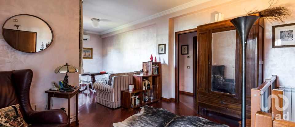 Four-room apartment of 130 m² in Roma (00178)