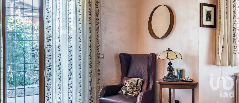 Four-room apartment of 130 m² in Roma (00178)