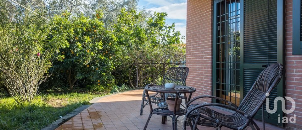 Four-room apartment of 130 m² in Roma (00178)