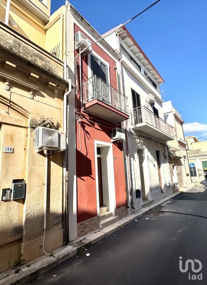 House 9 rooms of 80 m² in Avola (96012)