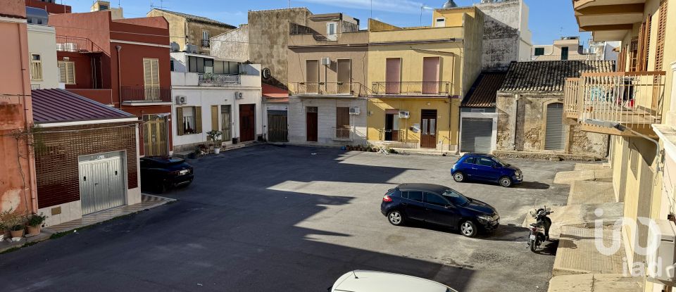 House 9 rooms of 80 m² in Avola (96012)