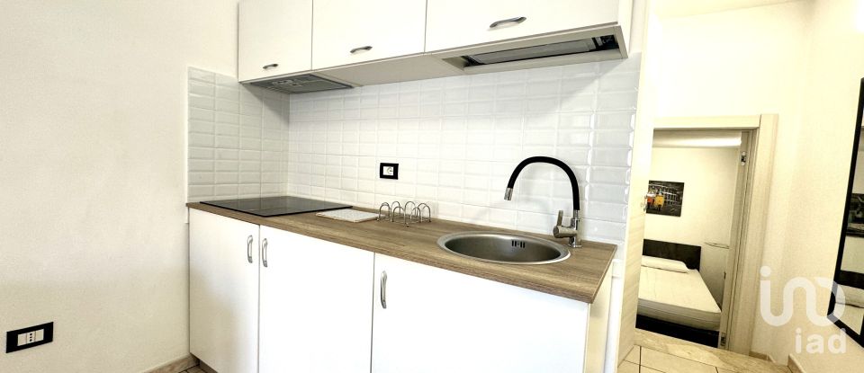 House 9 rooms of 80 m² in Avola (96012)