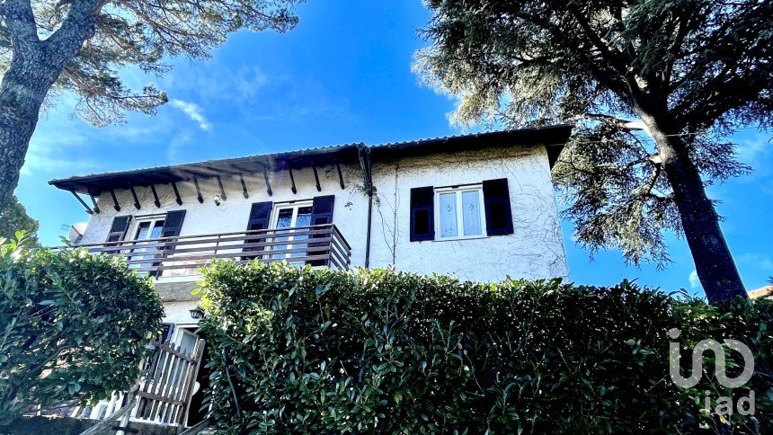 Casa indipendente / Villa 0 locali di 236 m² in Cogoleto (16016)