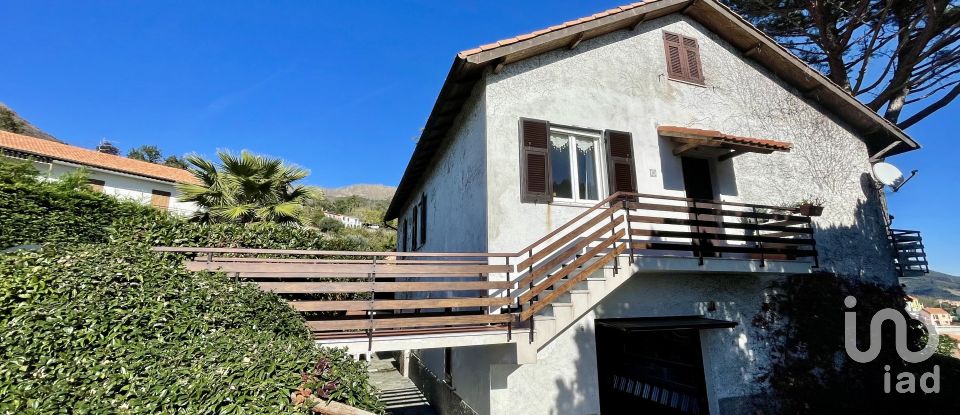 Casa indipendente / Villa 0 locali di 236 m² in Cogoleto (16016)