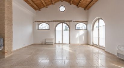 Negozio / locale commerciale di 112 m² in Loreto (60025)