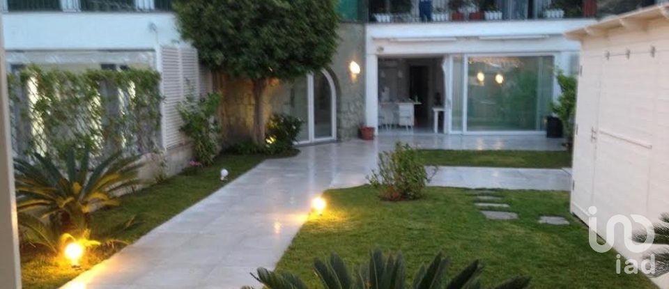 Farm 4 rooms of 110 m² in Ischia (80077)