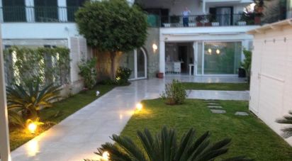 Farm 4 rooms of 110 m² in Ischia (80077)