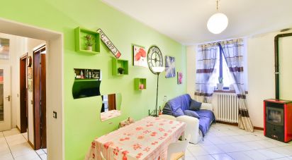 Two-room apartment of 76 m² in Mariano Comense (22066)