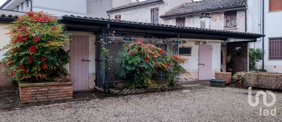 Townhouse 10 rooms of 358 m² in Goito (46044)