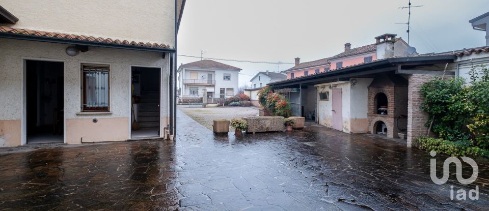 Townhouse 10 rooms of 358 m² in Goito (46044)