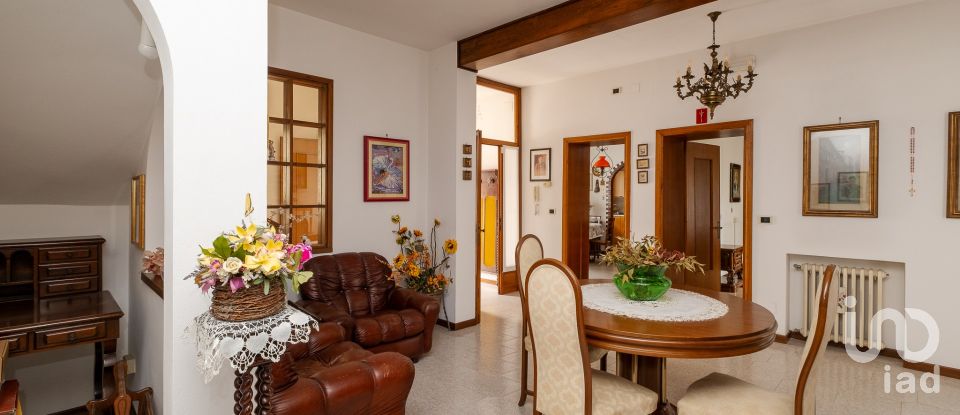 Townhouse 10 rooms of 358 m² in Goito (46044)