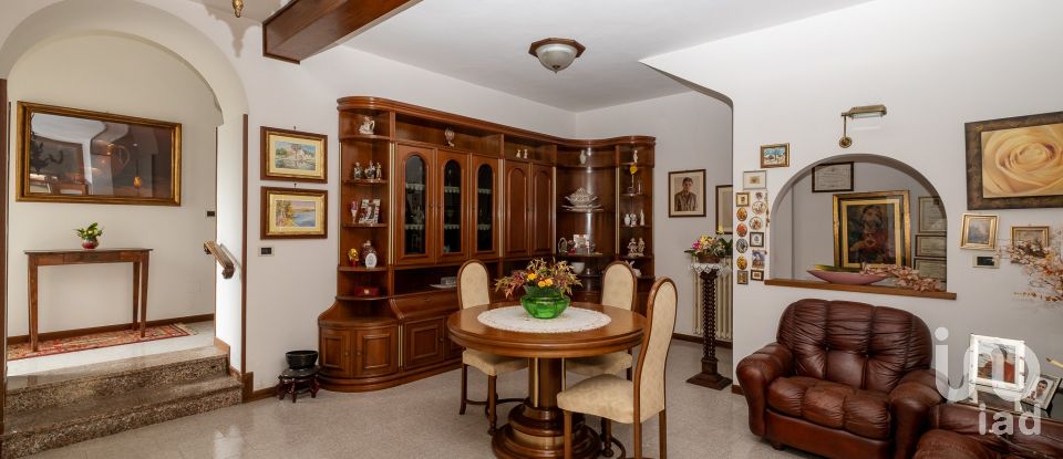 Townhouse 10 rooms of 358 m² in Goito (46044)