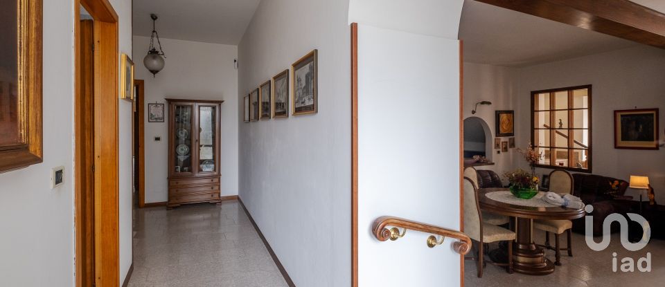 Townhouse 10 rooms of 358 m² in Goito (46044)