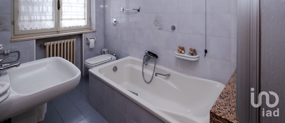 Townhouse 10 rooms of 358 m² in Goito (46044)