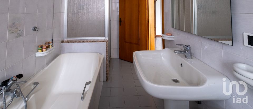 Townhouse 10 rooms of 358 m² in Goito (46044)