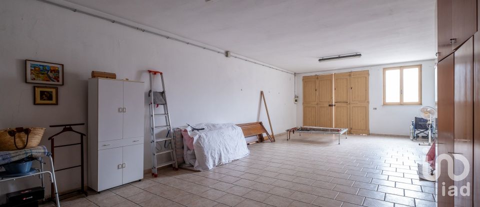 Townhouse 10 rooms of 358 m² in Goito (46044)