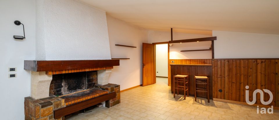 Townhouse 10 rooms of 358 m² in Goito (46044)