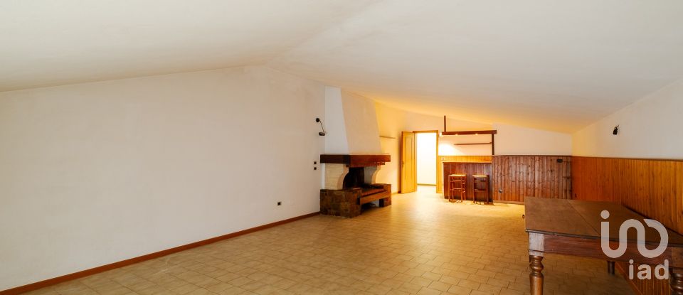 Townhouse 10 rooms of 358 m² in Goito (46044)