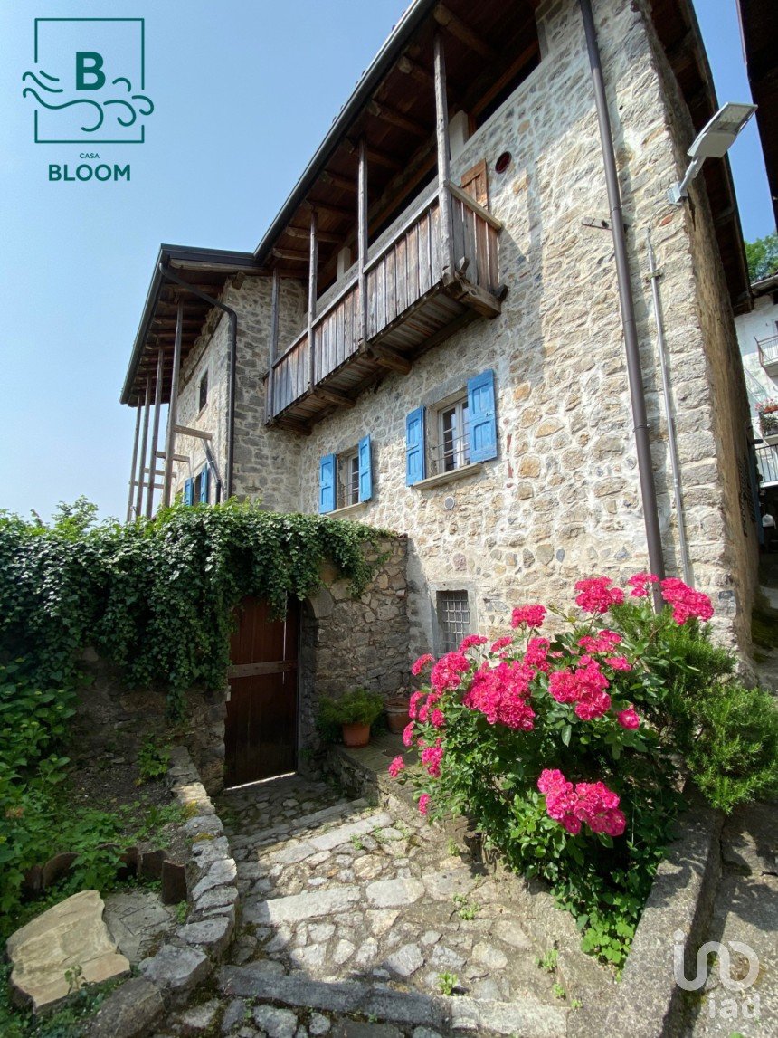 Villa storica 14 locali di 380 m² in Bracca (24010)