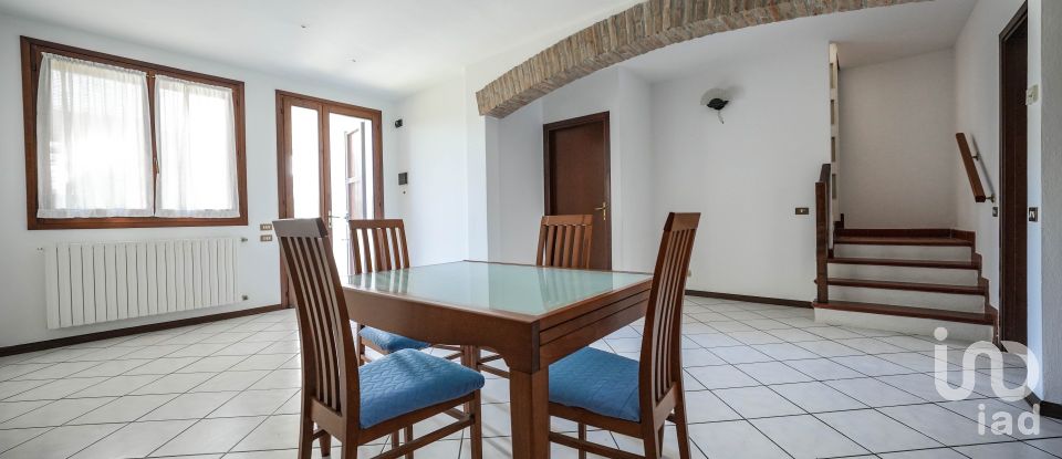 Traditional house 3 rooms of 142 m² in Migliaro (44020)