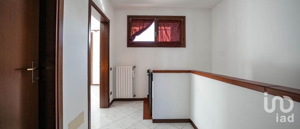 Traditional house 3 rooms of 142 m² in Migliaro (44020)