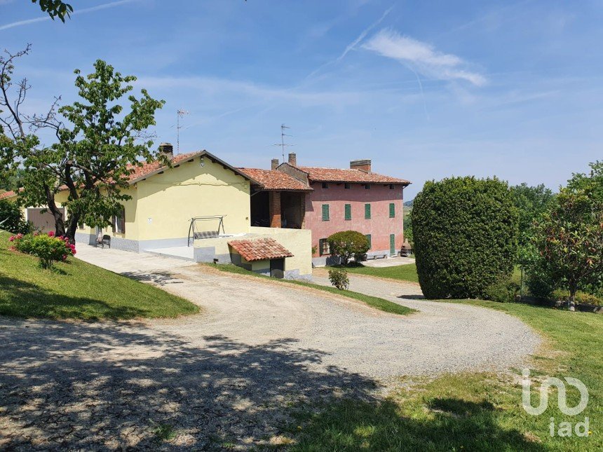 Casa indipendente / Villa 13 locali di 370 m² in Castelletto Molina (14040)
