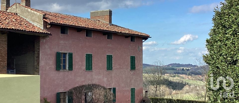 Casa indipendente / Villa 13 locali di 370 m² in Castelletto Molina (14040)