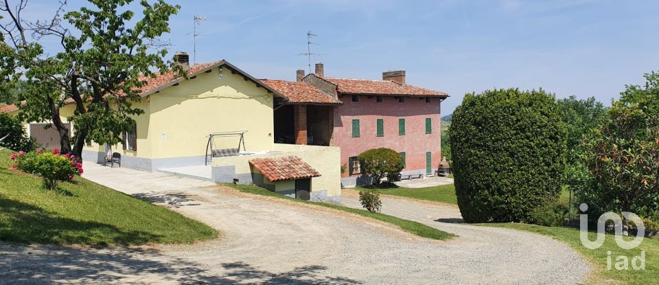 Casa indipendente / Villa 13 locali di 370 m² in Castelletto Molina (14040)