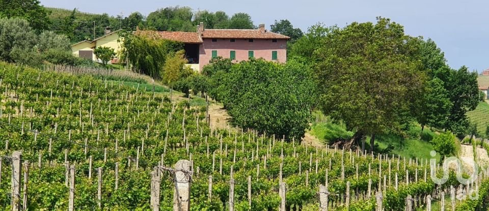 Casa indipendente / Villa 13 locali di 370 m² in Castelletto Molina (14040)