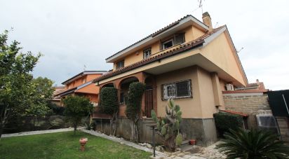 Villa Bifamiliare 4 locali di 83 m² in Ardea (00040)