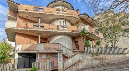 Casa indipendente / Villa 9 locali di 370 m² in Sant'Elpidio a Mare (63811)
