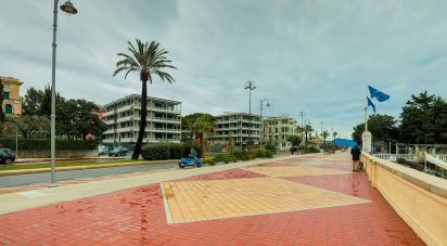 Shop / premises commercial of 100 m² in Genova (16146)