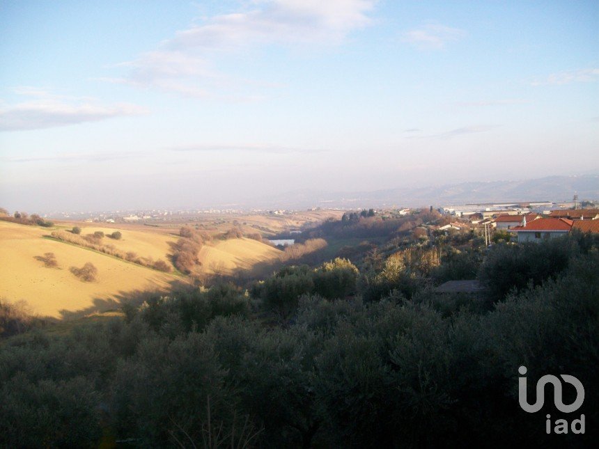 Rustico 11 locali di 250 m² in Notaresco (64024)