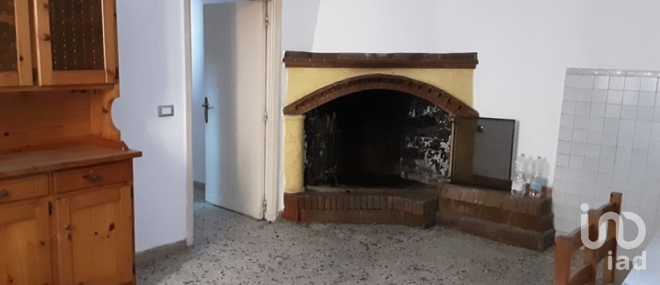 Rustico 11 locali di 250 m² in Notaresco (64024)