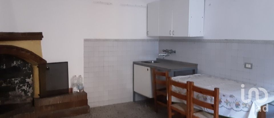 Rustico 11 locali di 250 m² in Notaresco (64024)