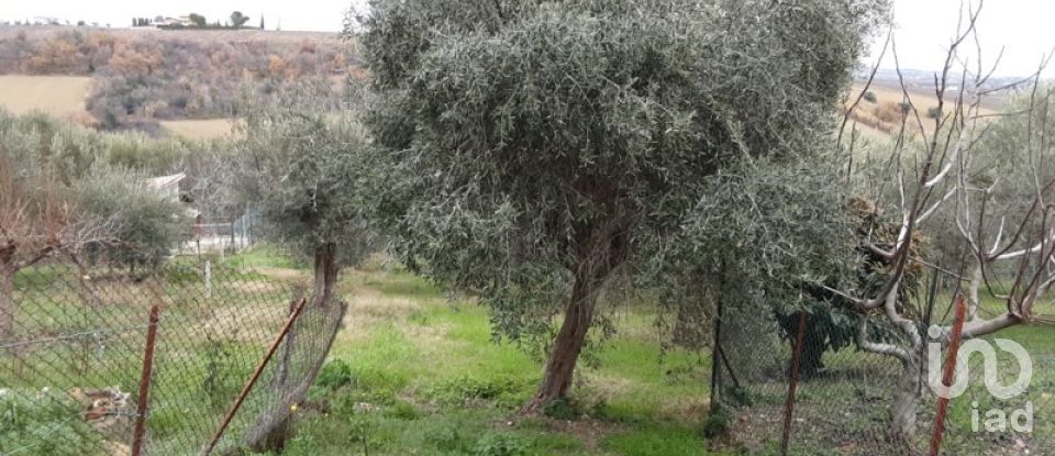 Rustico 11 locali di 250 m² in Notaresco (64024)