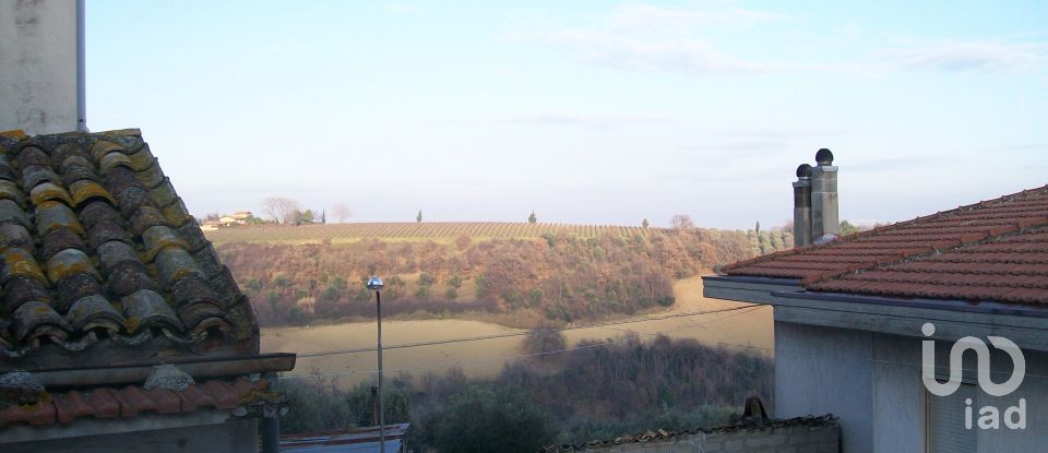 Rustico 11 locali di 250 m² in Notaresco (64024)