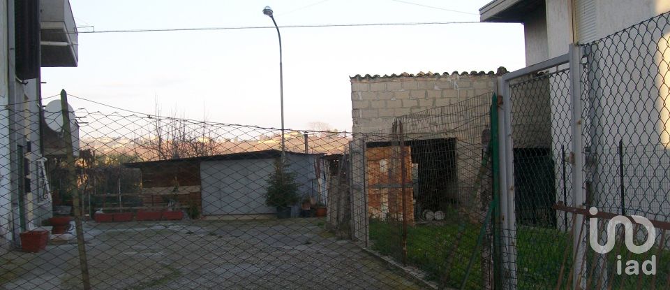 Rustico 11 locali di 250 m² in Notaresco (64024)