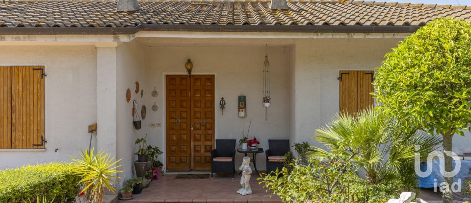 House 12 rooms of 323 m² in Ancona (60121)