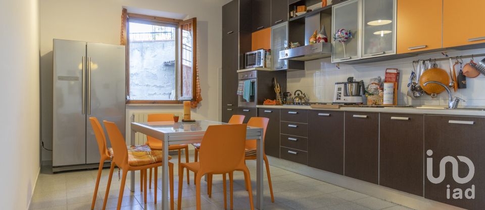 House 12 rooms of 323 m² in Ancona (60121)