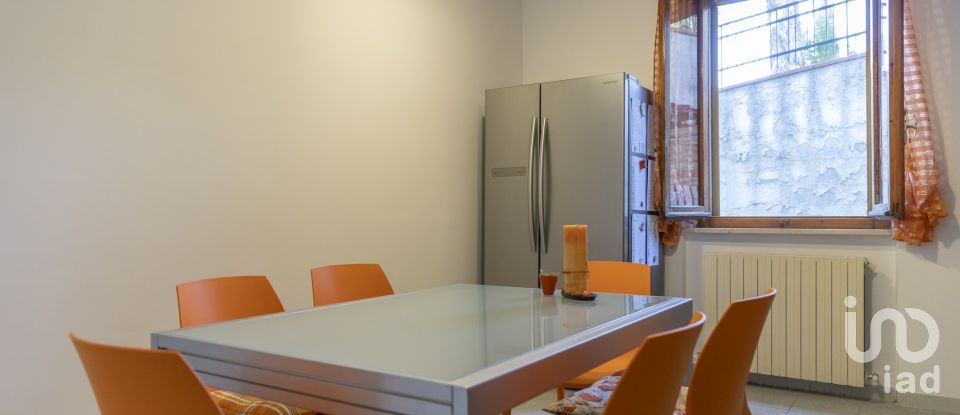 House 12 rooms of 323 m² in Ancona (60121)