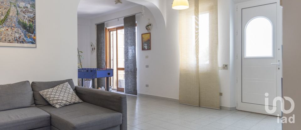 House 12 rooms of 323 m² in Ancona (60121)